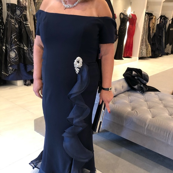 Absolutely beautiful navy blue gown. Used once mother of the groom gown - Picture 6 of 7